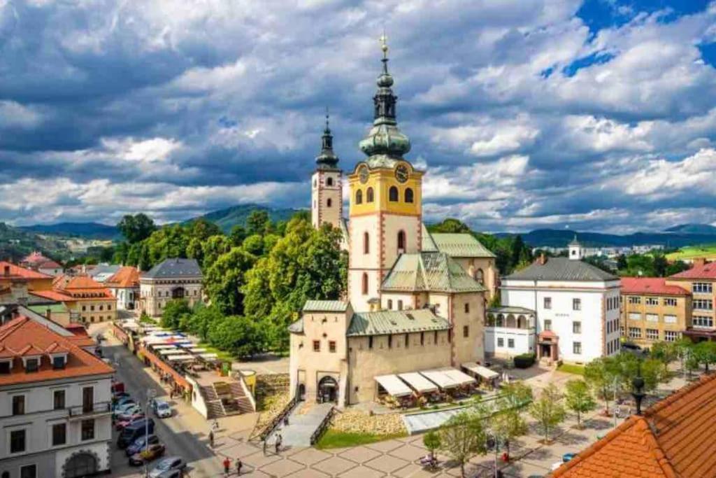 Priestranny 3 Izb. Apartman V Centre S Parkovanim. Banska Bystrica Luaran gambar