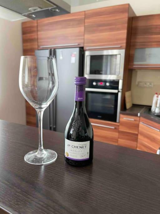 Priestranny 3 Izb. Apartman V Centre S Parkovanim. Banska Bystrica Luaran gambar